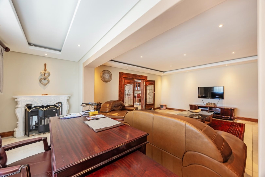 8 Bedroom Property for Sale in Baronetcy Estate Western Cape